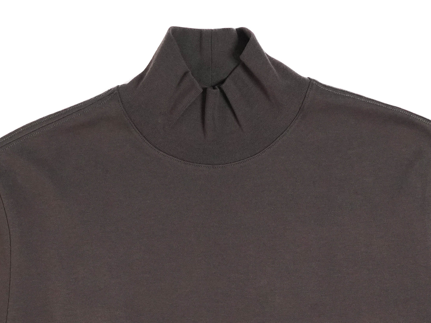 charcoal turtle neck long sleeve close up